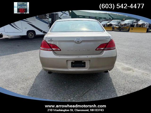 2005 Toyota Avalon XL Sedan 4D