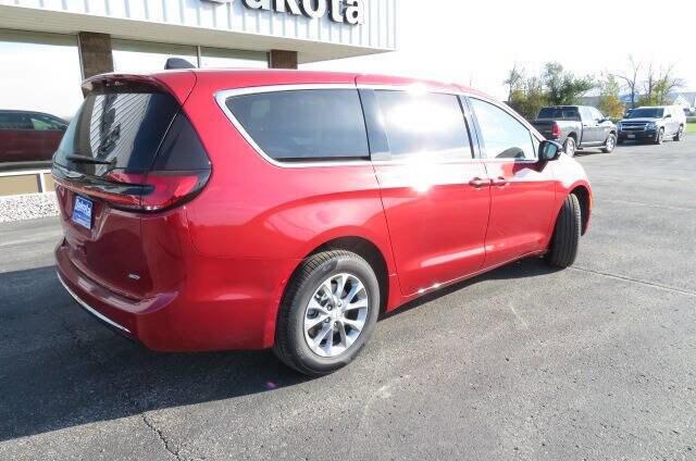 2026 Chrysler Pacifica Select AWD