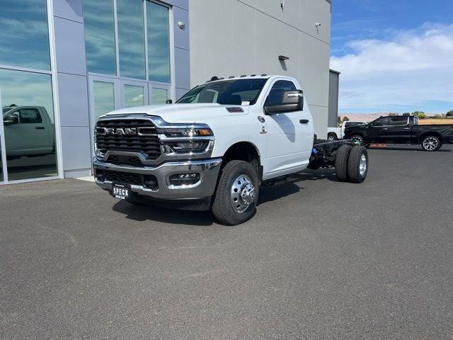 2026 RAM Ram 3500 Chassis Cab RAM 3500 TRADESMAN CHASSIS REGULAR CAB 4X4 84 CA 2026 RAM Ram 3500 Chassis Cab RAM 3500 TRADESMAN CHASSIS REGULAR CAB 4X4 84 CA