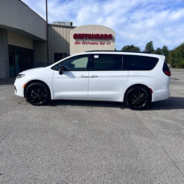 2026 Chrysler Pacifica PACIFICA LIMITED AWD