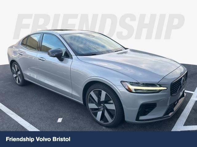 2024 Volvo S60 Recharge Plug-In Hybrid T8 Plus Dark Theme