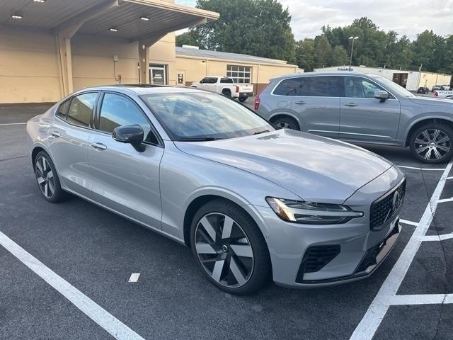 2024 Volvo S60 Recharge Plug-In Hybrid T8 Plus Dark Theme