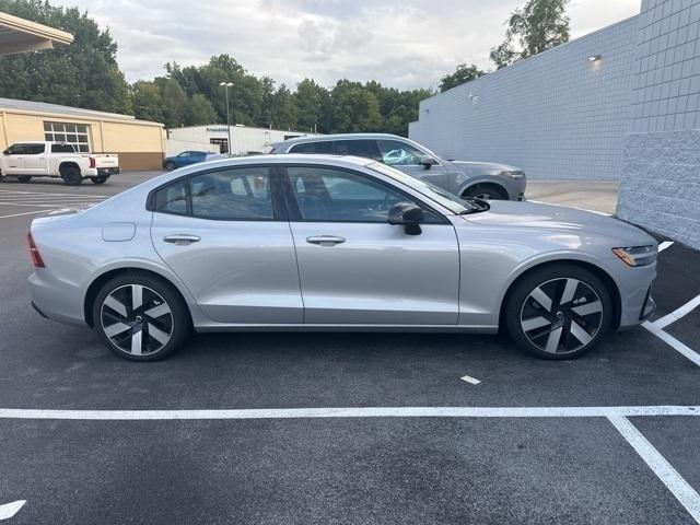 2024 Volvo S60 Recharge Plug-In Hybrid T8 Plus Dark Theme