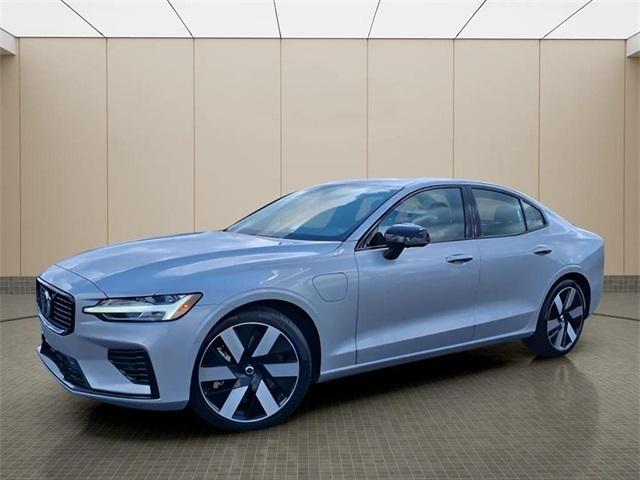 2024 Volvo S60 Recharge Plug-In Hybrid T8 Plus Dark Theme