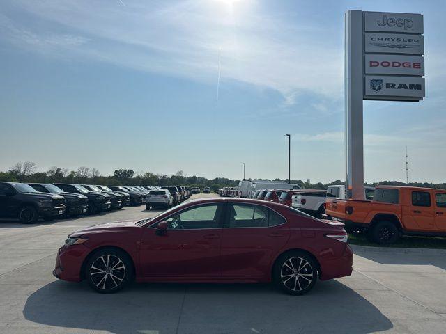 2020 Toyota Camry SE