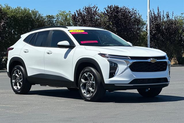 2025 Chevrolet Trax FWD LT
