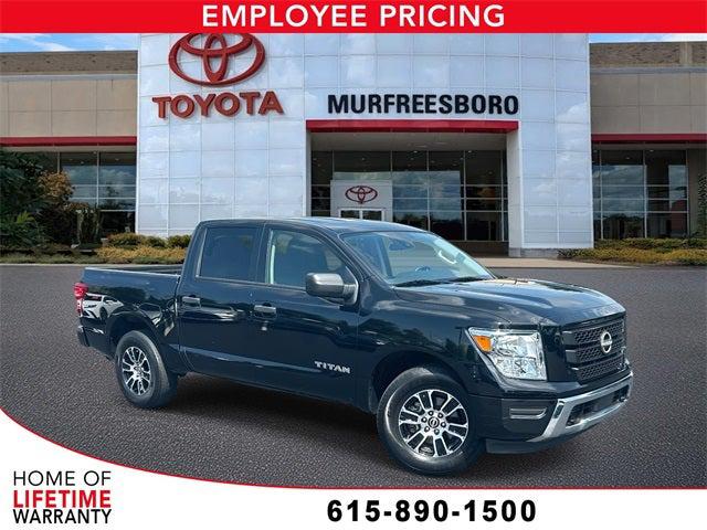 2024 Nissan TITAN Crew Cab SV 4x4