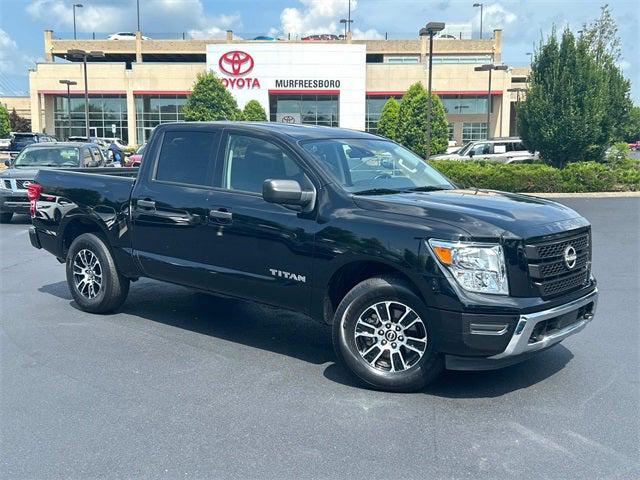 2024 Nissan TITAN Crew Cab SV 4x4