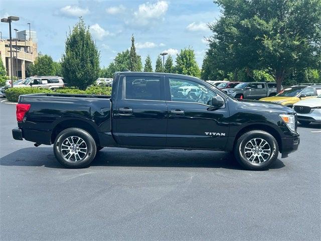 2024 Nissan TITAN Crew Cab SV 4x4