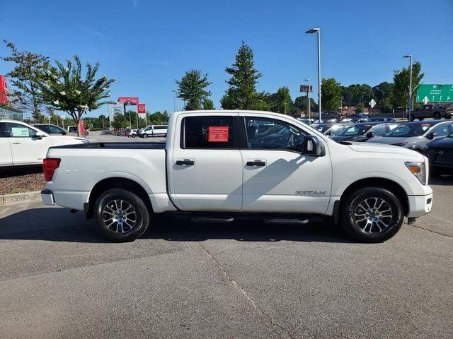 2024 Nissan TITAN Crew Cab SV 4x4