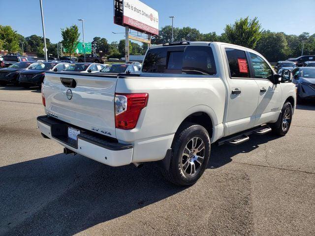 2024 Nissan TITAN Crew Cab SV 4x4