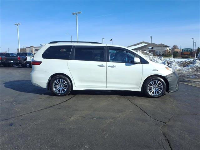 2020 Toyota Sienna XLE 2020 Toyota Sienna XLE