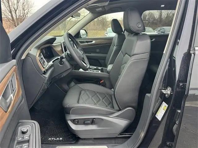 2026 Volkswagen Atlas SE with Technology