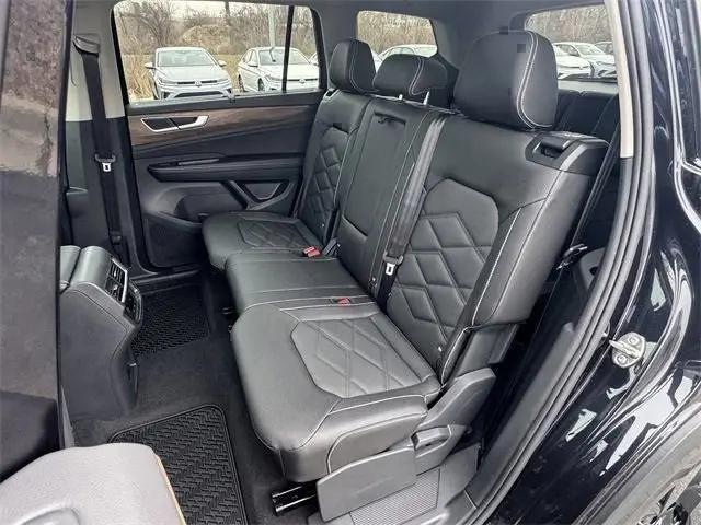 2026 Volkswagen Atlas SE with Technology