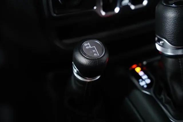 2025 Jeep Wrangler 4-Door Summit 4x4