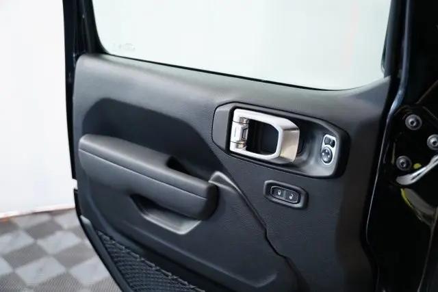 2025 Jeep Wrangler 4-Door Summit 4x4