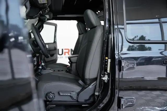 2025 Jeep Wrangler 4-Door Summit 4x4