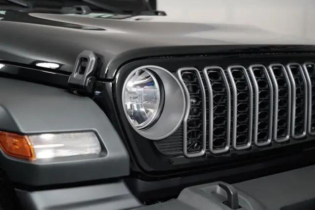 2025 Jeep Wrangler 4-Door Summit 4x4