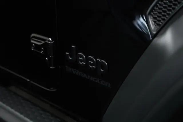 2025 Jeep Wrangler 4-Door Summit 4x4