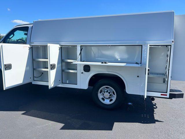 2025 Chevrolet Express Cutaway Work Van