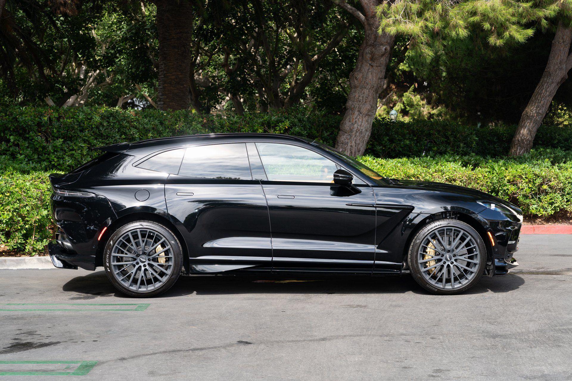 Aston Martin 2025 DBX 707