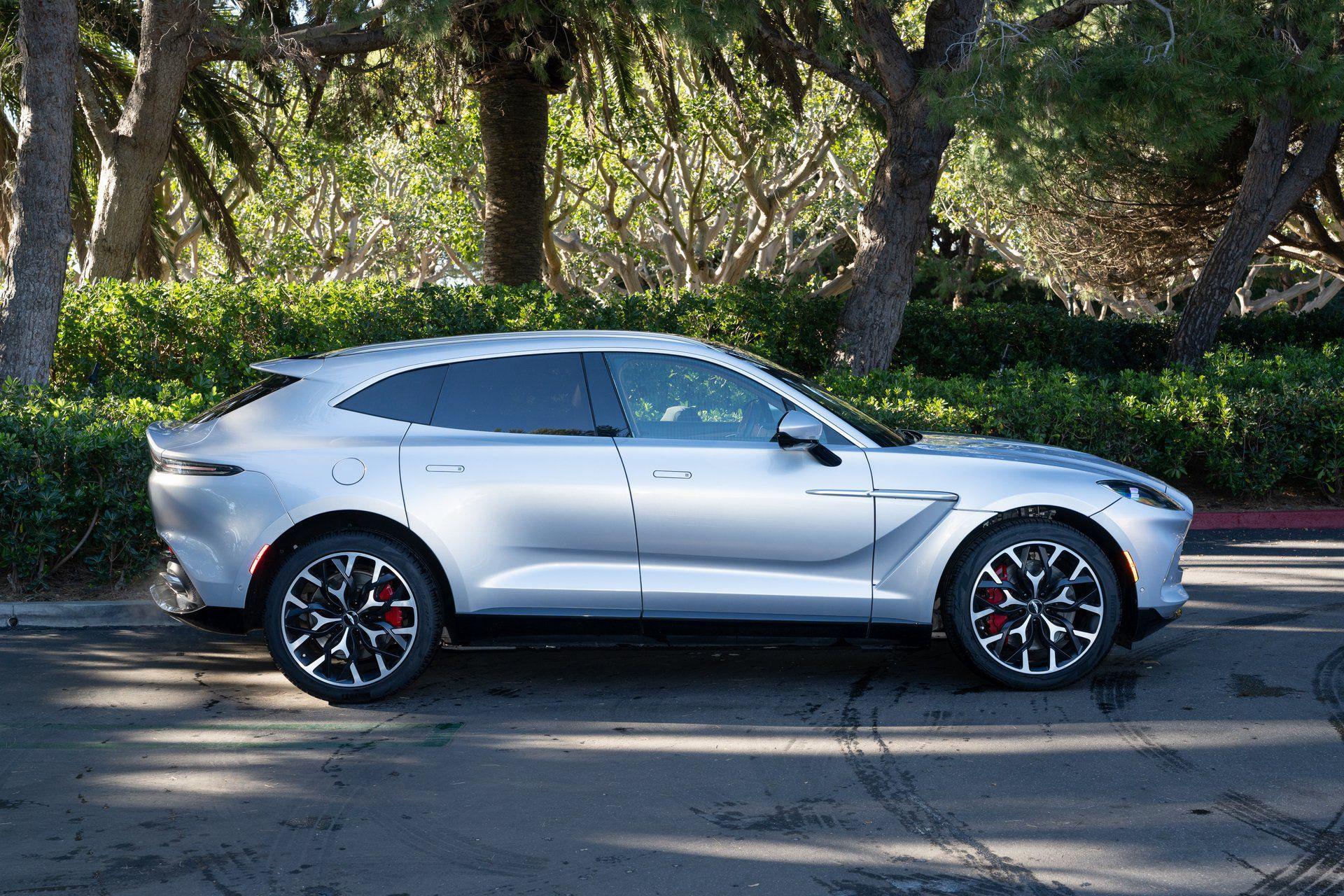 Aston Martin 2021 DBX