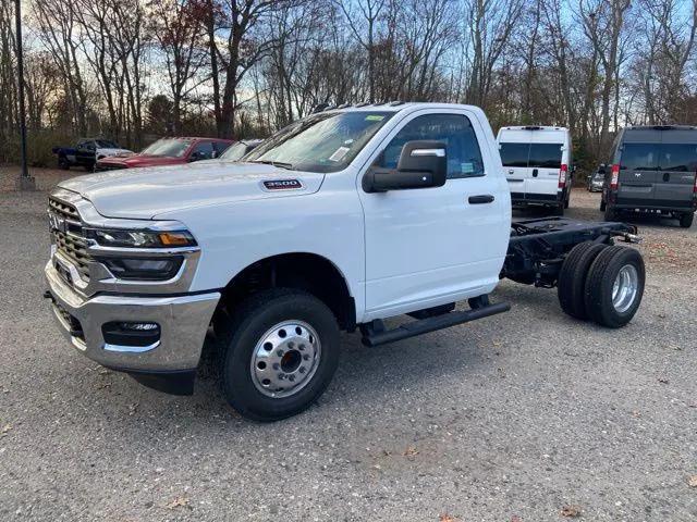 2026 RAM Ram 3500 Chassis Cab RAM 3500 TRADESMAN CHASSIS REGULAR CAB 4X4 60 CA 2026 RAM Ram 3500 Chassis Cab RAM 3500 TRADESMAN CHASSIS REGULAR CAB 4X4 60 CA