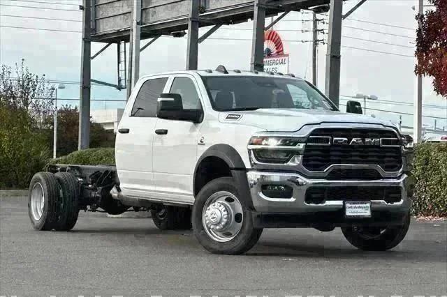 2026 RAM Ram 5500 Chassis Cab RAM 5500 TRADESMAN CHASSIS CREW CAB 4X4 84 CA