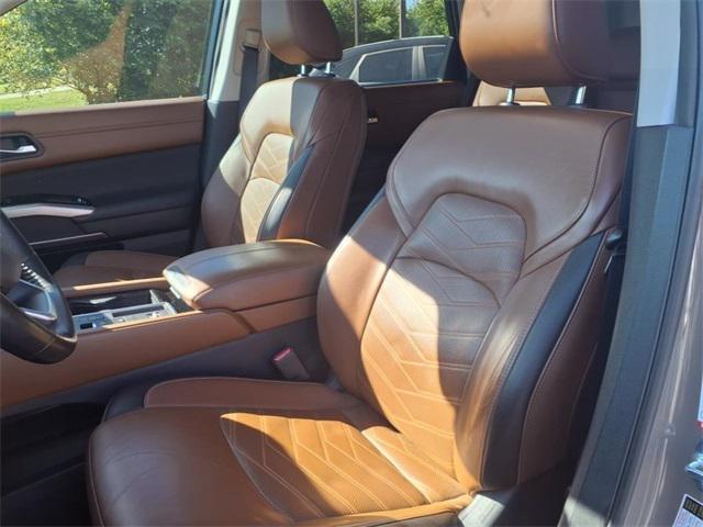 2023 Nissan Pathfinder Platinum FWD