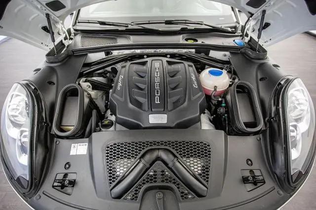 2015 Porsche Macan Turbo
