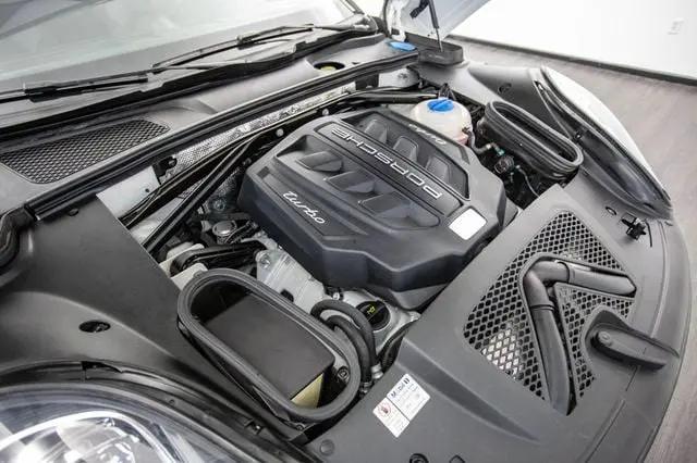 2015 Porsche Macan Turbo