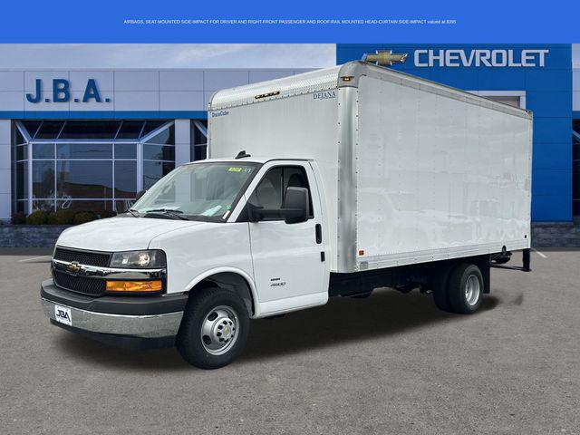 2025 Chevrolet Express Cutaway 4500 Van
