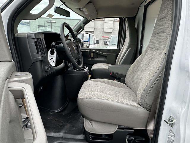 2025 Chevrolet Express Cutaway 4500 Van