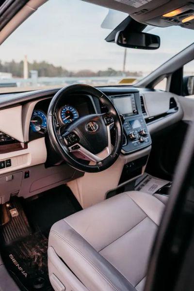 2020 Toyota Sienna XLE