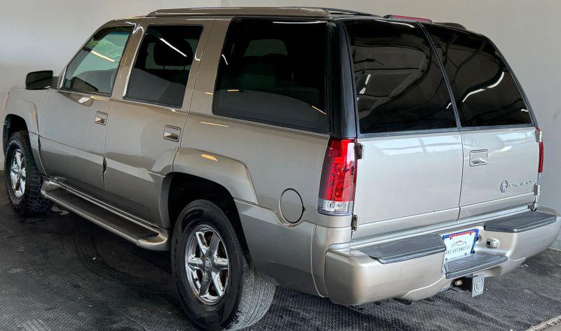 2000 Cadillac Escalade Standard
