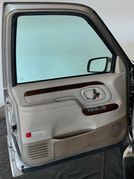 2000 Cadillac Escalade Standard