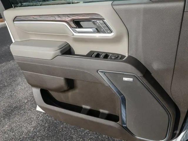 2025 GMC Sierra 2500HD 4WD Crew Cab Standard Bed SLT