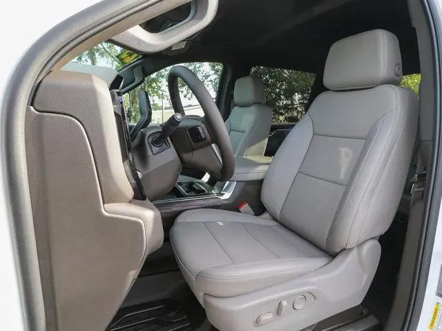 2025 GMC Sierra 2500HD 4WD Crew Cab Standard Bed SLT