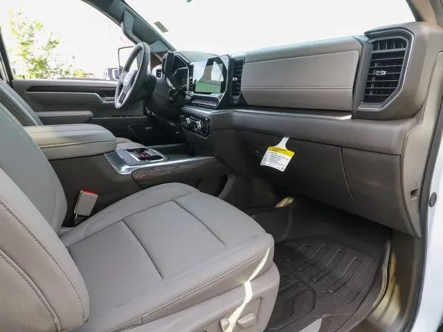 2025 GMC Sierra 2500HD 4WD Crew Cab Standard Bed SLT