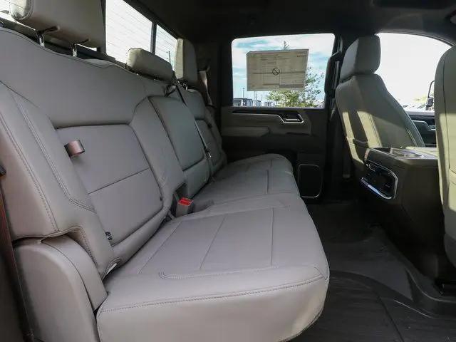 2025 GMC Sierra 2500HD 4WD Crew Cab Standard Bed SLT