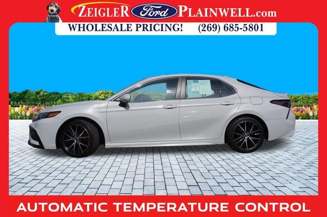 2022 Toyota Camry SE Hybrid 2022 Toyota Camry SE Hybrid