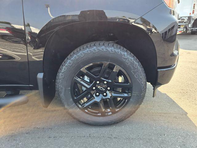 2025 Chevrolet Silverado 1500 4WD Crew Cab Short Bed Custom