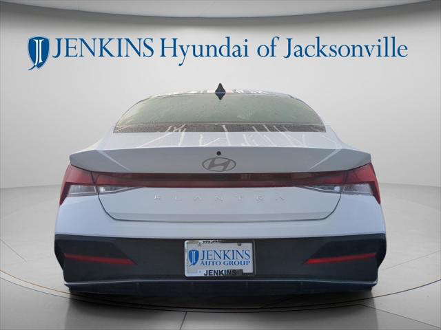 2025 Hyundai Elantra SE