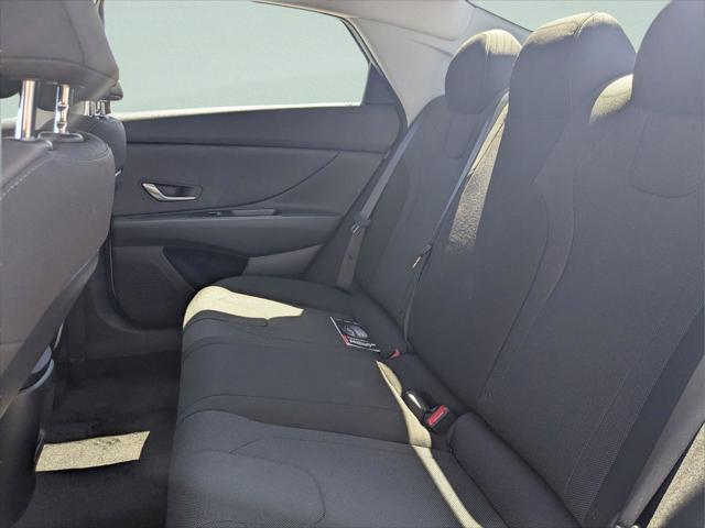 2025 Hyundai Elantra SE