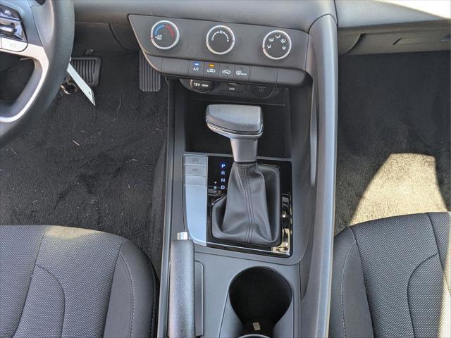 2025 Hyundai Elantra SE