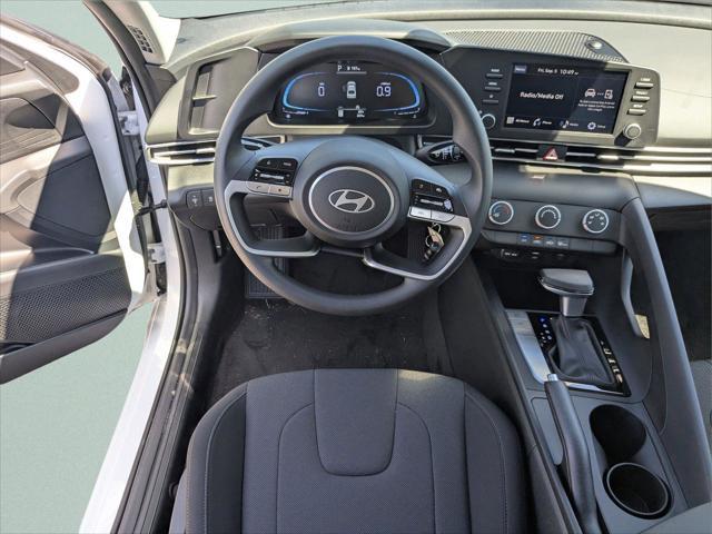 2025 Hyundai Elantra SE