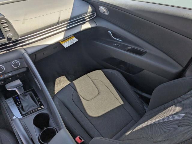 2025 Hyundai Elantra SE