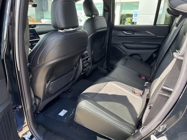 2025 Jeep Grand Cherokee Altitude 4x4