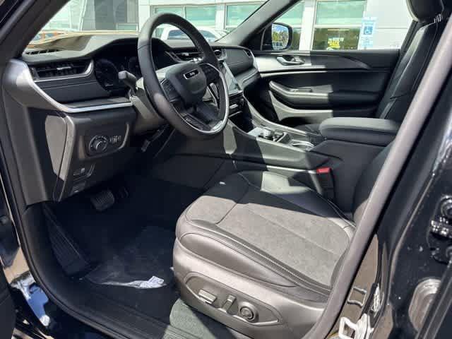 2025 Jeep Grand Cherokee Altitude 4x4