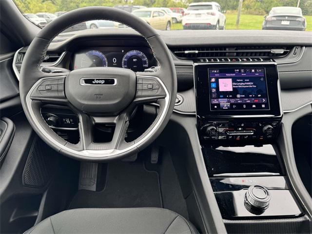 2025 Jeep Grand Cherokee GRAND CHEROKEE LAREDO 4X4